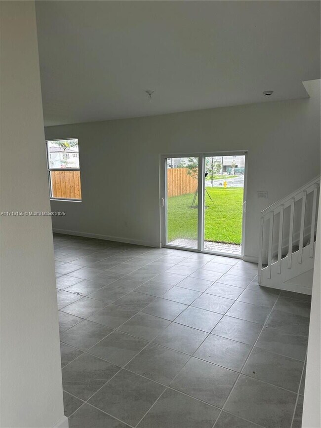 Building Photo - 2430 SE 24th St