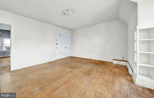 Building Photo - 1020 W Main St