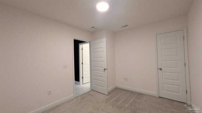 Building Photo - 151 Calvert Oaks Dr