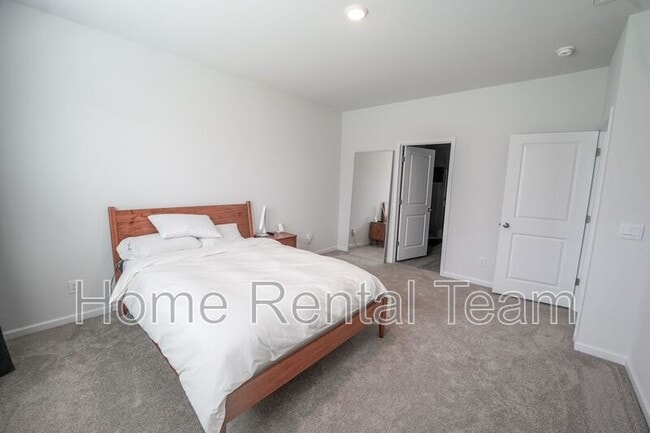 Building Photo - 156 Kraft Kove