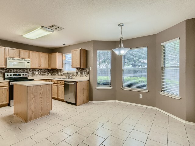 Building Photo - 11114 Dewberry Field