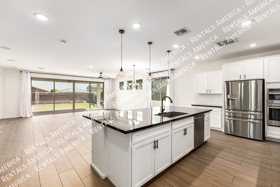 Building Photo - 13695 N 145th Dr