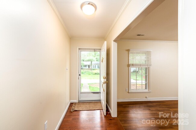 Building Photo - 901 Winter Wood Dr