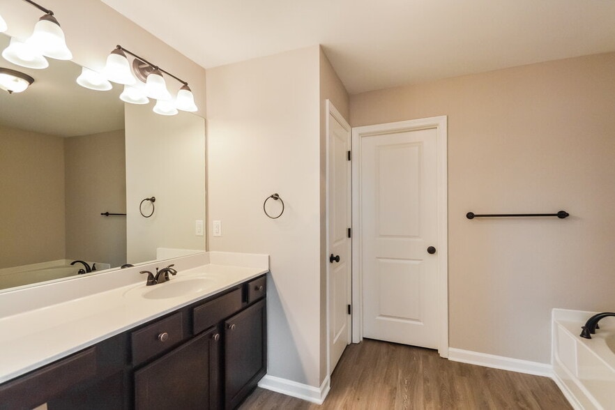 Building Photo - 4047 Clay Ct SE