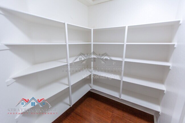 Building Photo - 110 Cholla St