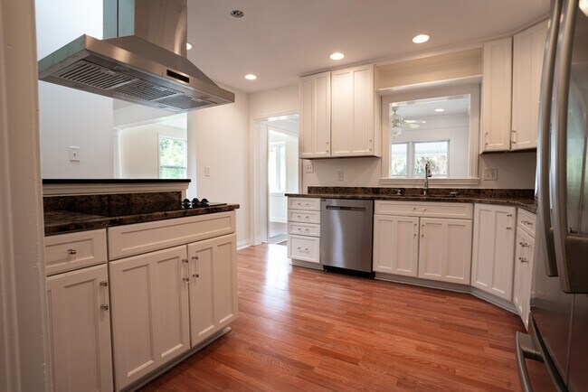 Building Photo - 218 Bramton Rd