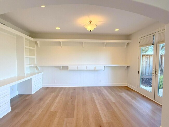 Building Photo - Former Model Home in Desirable Bridges Com...