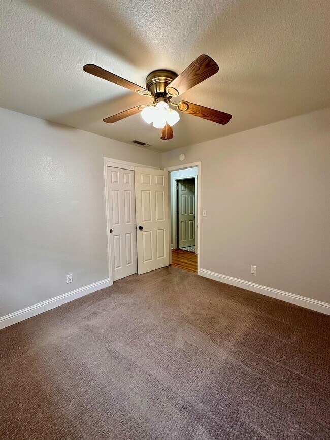 Building Photo - 148 Castlemont Dr