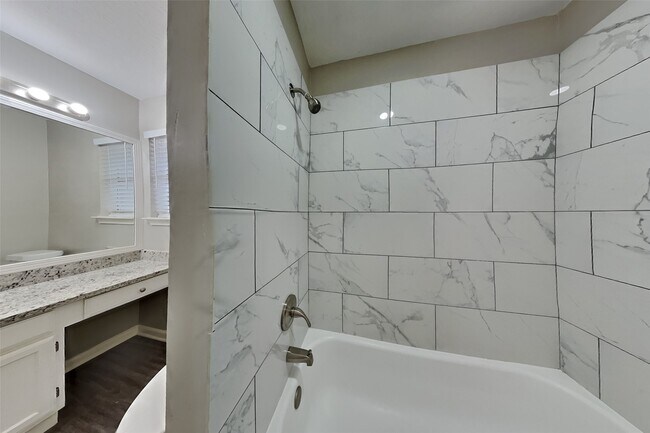 Building Photo - 16915 Tranquil Dr