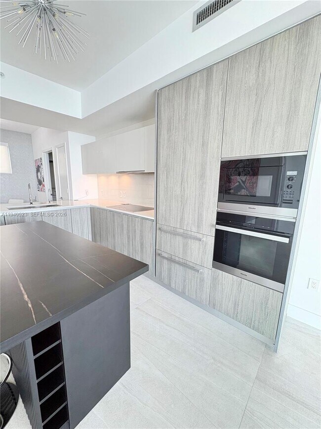 Building Photo - 2900 NE 7th Ave