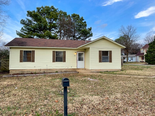 Primary Photo - 712 Jill Ln