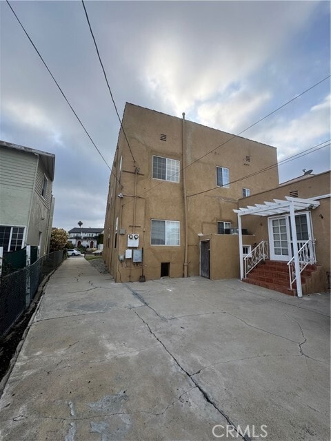 Building Photo - 1046 S Citrus Ave