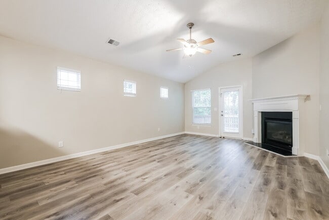 Building Photo - 79 Topaz Dr