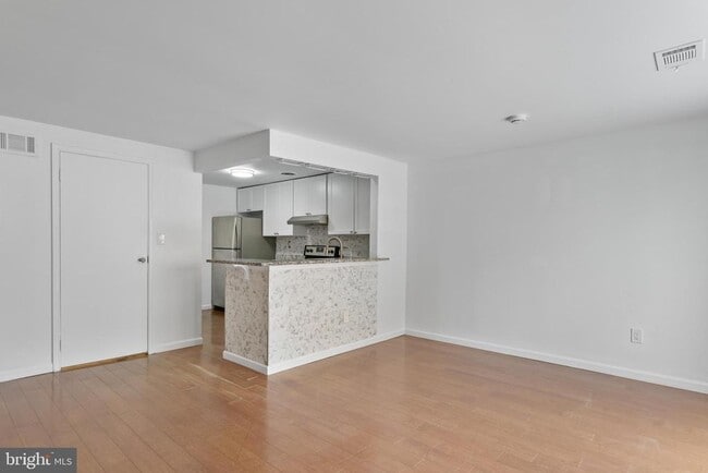 Building Photo - 8619 Welbeck Way