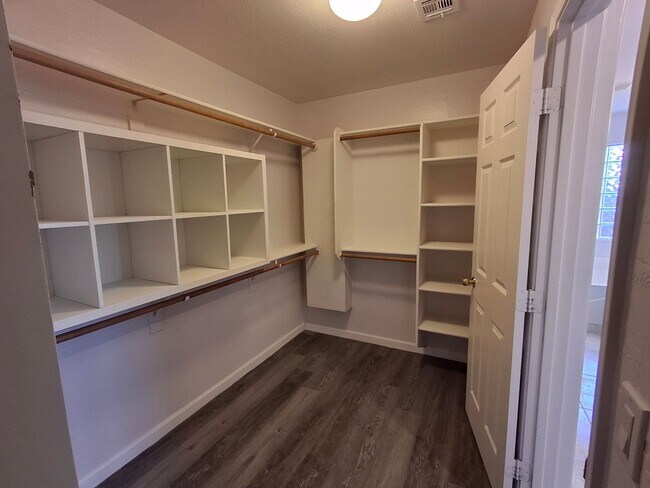 Building Photo - 29109 N Yellow Bee Dr