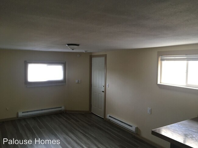 Building Photo - 916 W Augusta Ave