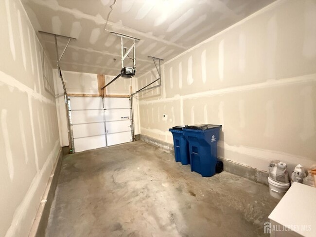 Building Photo - 614 Sadie Cir