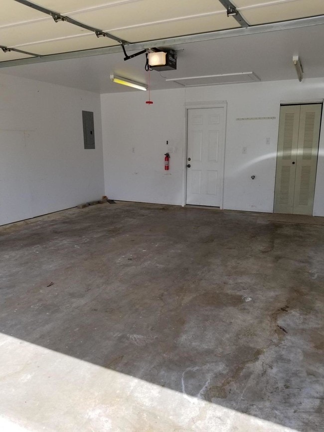 Building Photo - 2209 Maricopa Dr