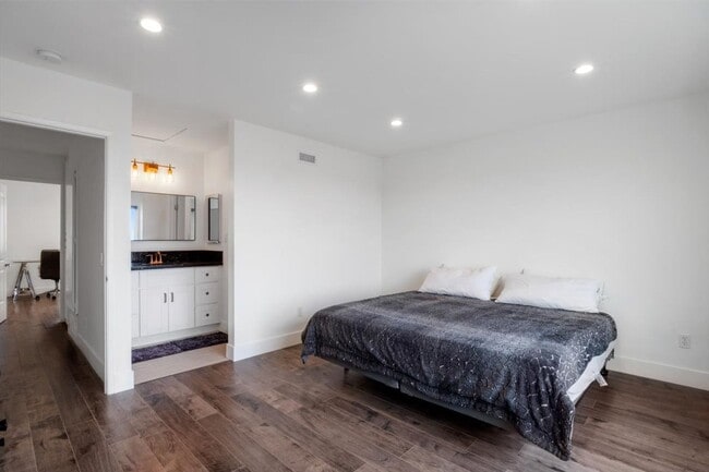 Building Photo - 2-Bed, 2.5 Bath Ocean View Townhome in Alta Mira Carlsbad