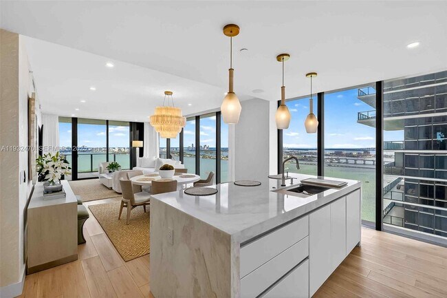 Building Photo - 700 NE 24th St