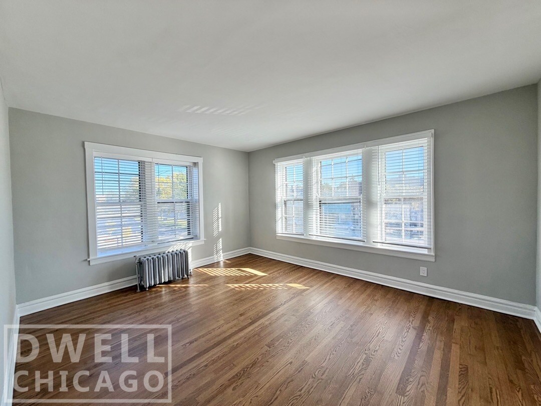Building Photo - 1601 W Thome Ave