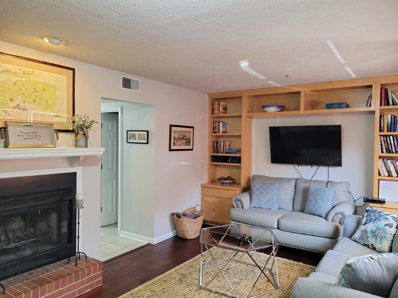 Building Photo - 126 Park Ave SE