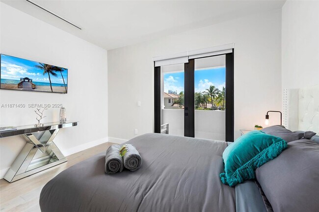 Building Photo - 850 Washington St