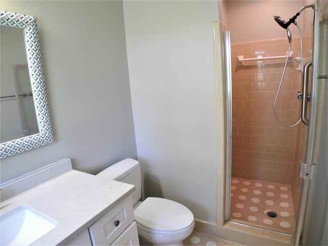 Building Photo - 108 Montague Rd