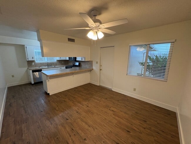 Building Photo - Spacious SE Tulare Home Near Shopping Centers coming soon!