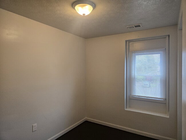 Building Photo - "5-Bedrooms with 2 Full Baths on Olive Street with 1676 sq feet!"