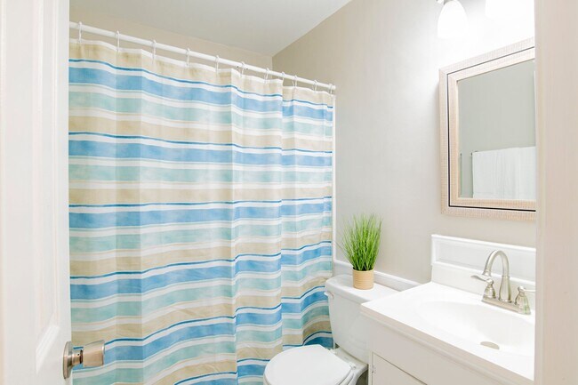 Building Photo - Coastal Condo for rent!
