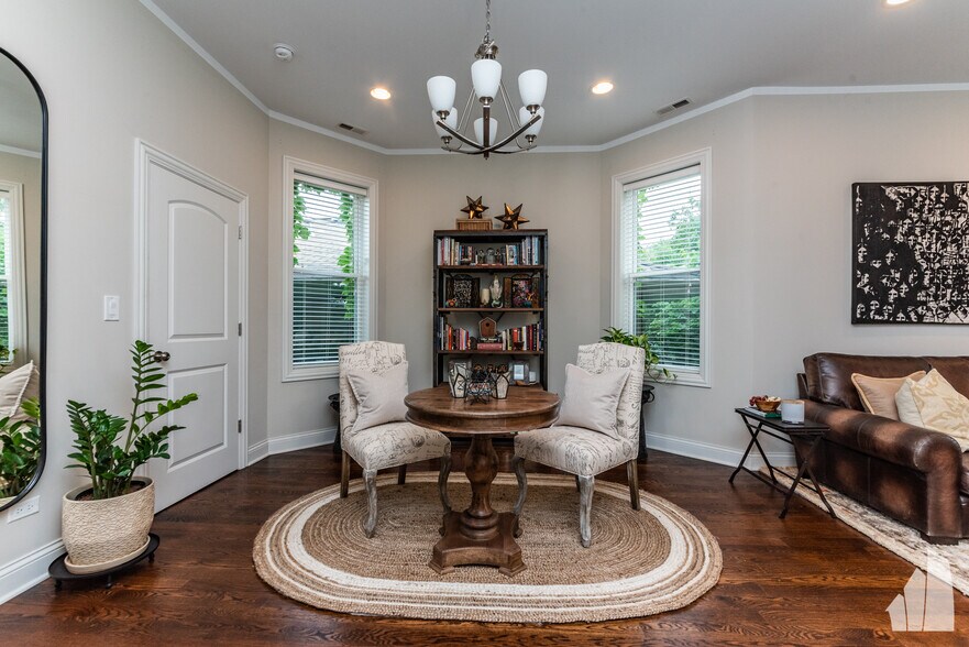 Building Photo - 839 Lyman Ave