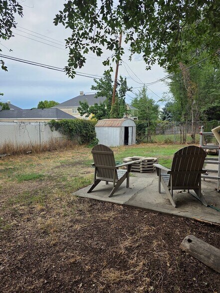 Building Photo - 3760 RedMaple Rd E