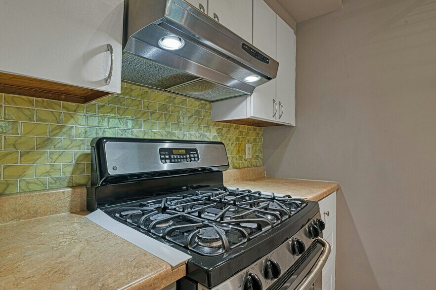 Building Photo - 31 Home Pl