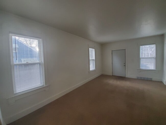Building Photo - 1168 Shawano Ave