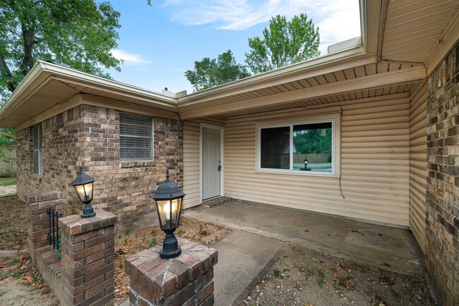 Building Photo - Beautifully Remodeled Home for Lease