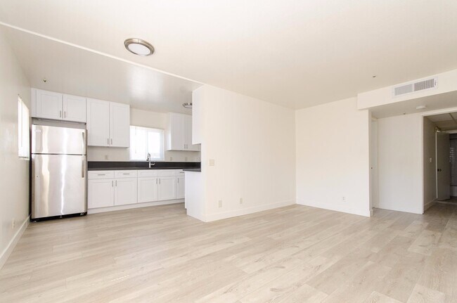 Building Photo - Berendo