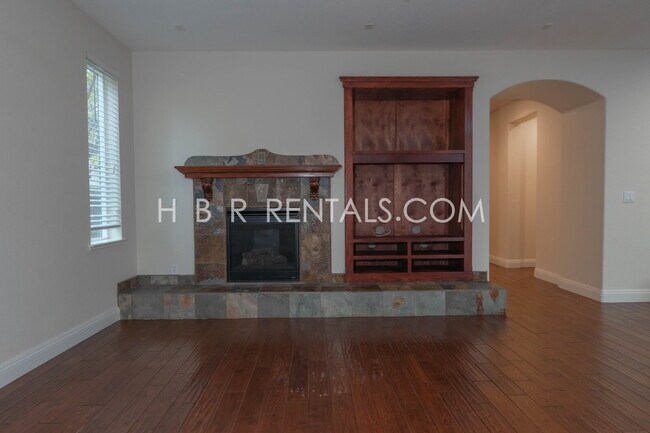 Building Photo - MANTECA RENTAL 4 BEDROOM OUTDOOR PIZZA OVEN in beautiful rear yard