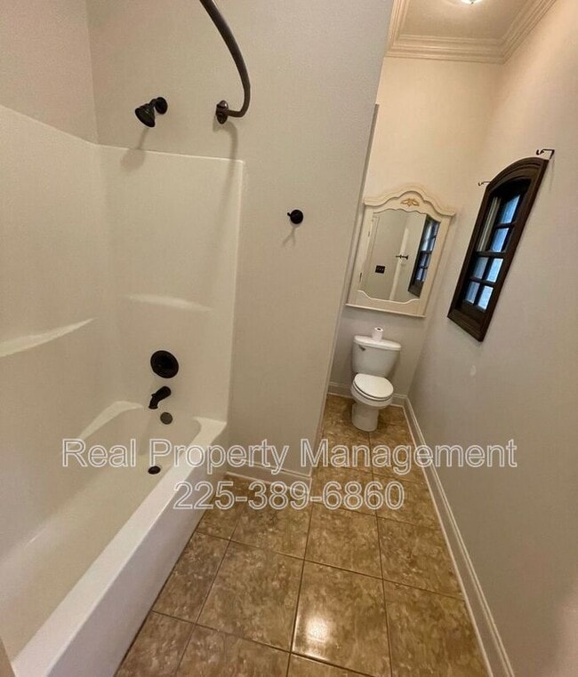 Building Photo - 917 Fairwinds Ave