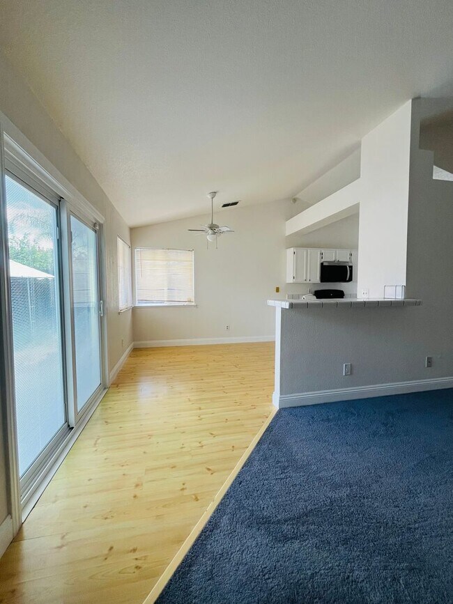 Building Photo - $2450 - 3 Bed/2 Bath Home in a Beautiful Neighborhood
