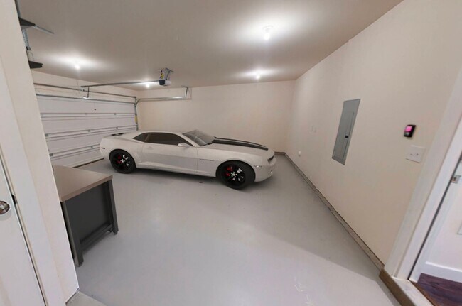 Building Photo - Willet | 4 Bed 3.5 Bath | Garage | 2287 sf...