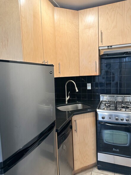 Building Photo - 308 W 105th St