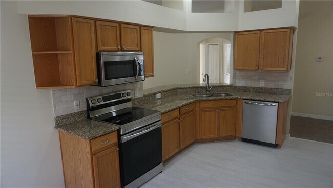 Building Photo - 739 Straw Lake Dr