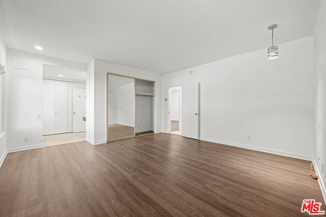 Building Photo - 8704 Gregory Wy