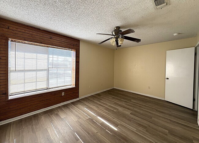 Building Photo - 2309 Whitney Dr