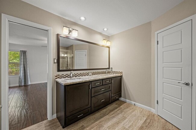 Building Photo - 4820 Marblehead Dr