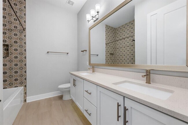 Building Photo - 4323 Spicewood Springs Rd