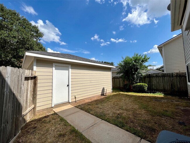 Building Photo - 3951 Town Park Ln
