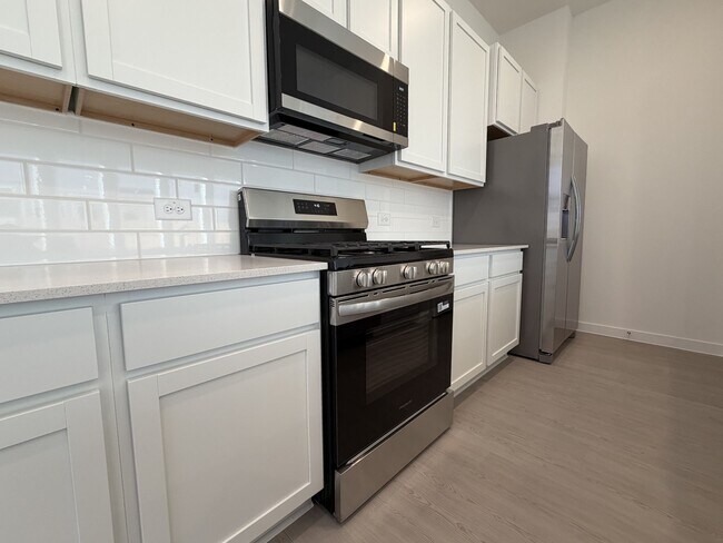 Building Photo - 2218 Via Vicky Rd