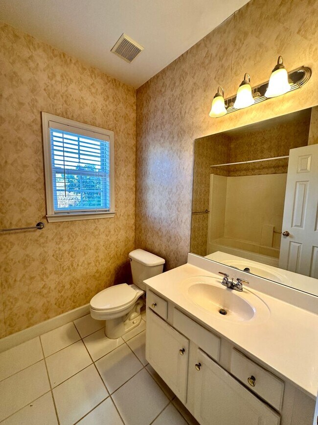 Building Photo - 1815 Charleston Cir